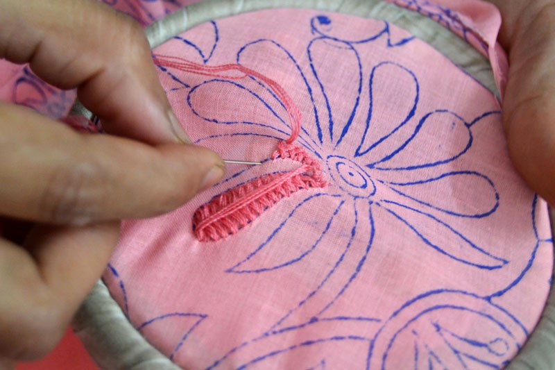 Delicately embroidered craft of Lucknow Chikan, Image courtesy: www.adachikan.com